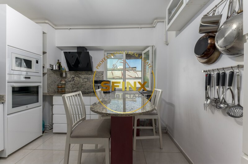 Piata Universitatii, Bloc Dunarea, apartament 4 camere.